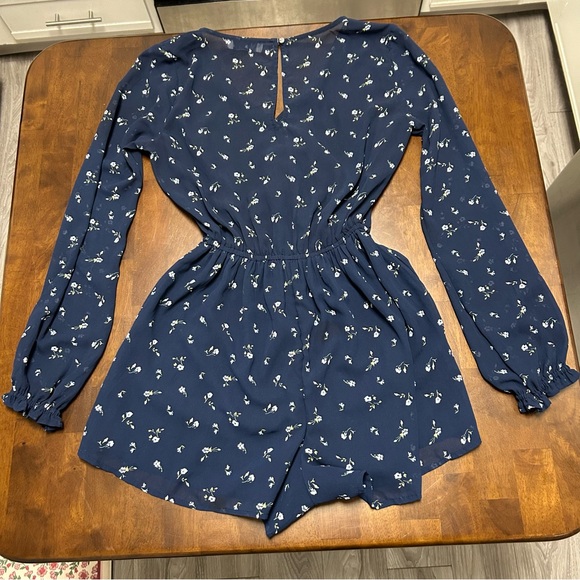 Hollister Floral Navy Blue Romper Size S - Picture 2 of 16